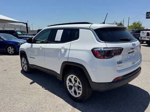 Used 2025 Jeep Compass Latitude w/ Sun & Sound Group AWD/4WD image 4