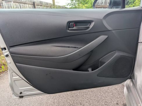 Used 2025 Toyota Corolla LE FWD image 9