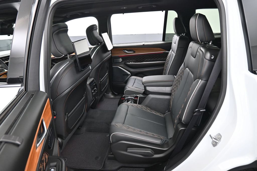 Used 2025 Jeep Grand Cherokee L Summit AWD/4WD image 27