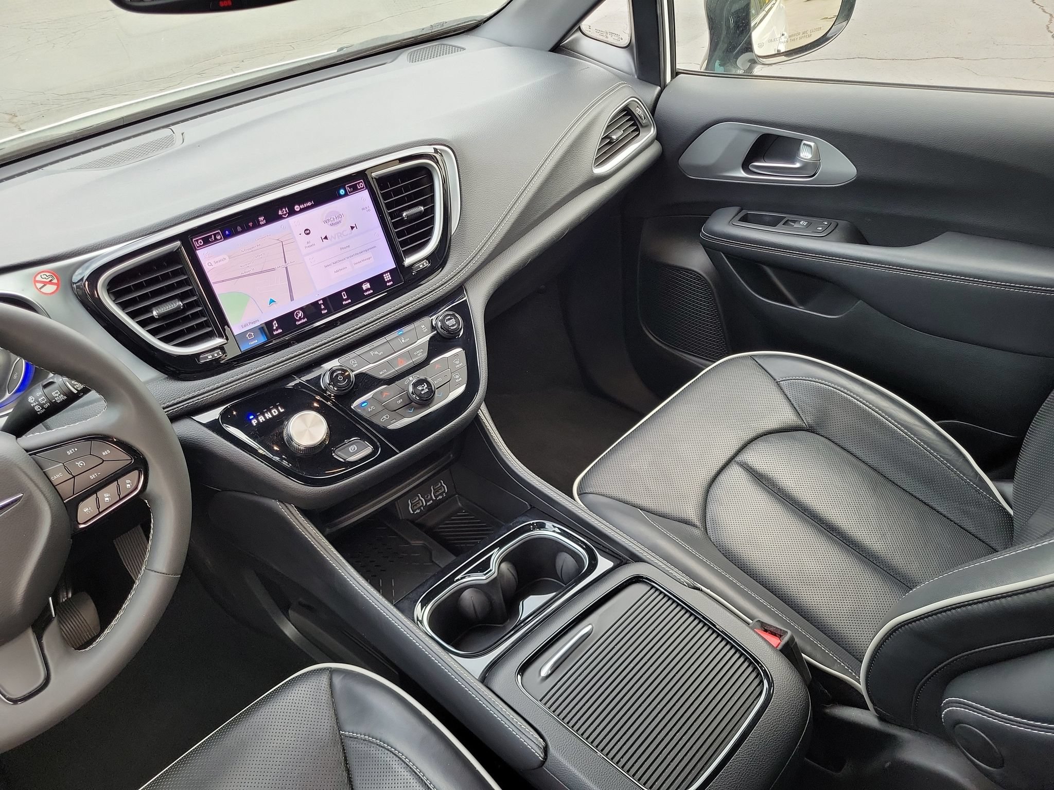 Used 2025 Chrysler Pacifica Limited FWD image 28