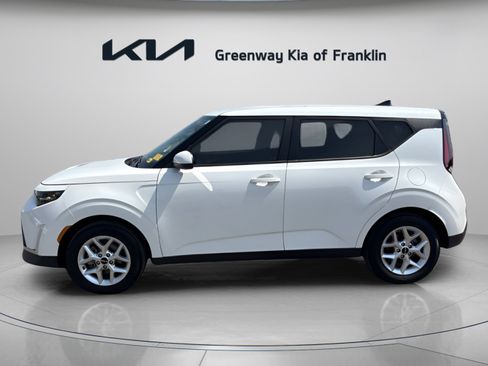 Used 2025 Kia Soul LX w/ LX Technology Package FWD image 4
