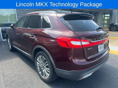 Used 2017 Lincoln MKX Reserve w/ Driver Assistance Package FWD image 6