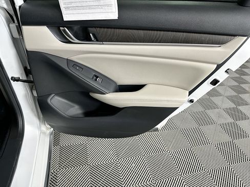 Used 2022 Honda Accord Touring image 30
