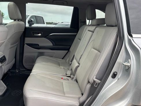Used 2019 Toyota Highlander Limited Platinum AWD/4WD image 8