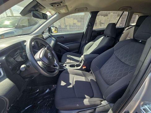 Used 2025 Toyota Corolla Cross LE FWD image 23