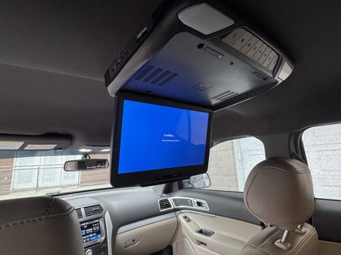 Used 2015 Ford Explorer XLT w/ Equipment Group 202B image 31