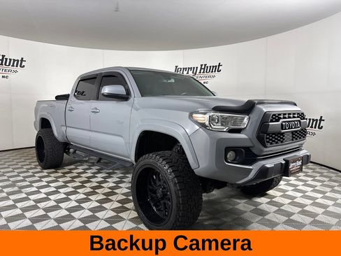 Used 2021 Toyota Tacoma SR5 AWD/4WD image 4
