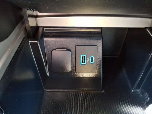 Used 2020 Ford Explorer XLT w/ Equipment Group 202A AWD/4WD image 18