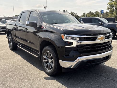 Used 2024 Chevrolet Silverado 1500 LT w/ Z71 Off-Road Package AWD/4WD image 1