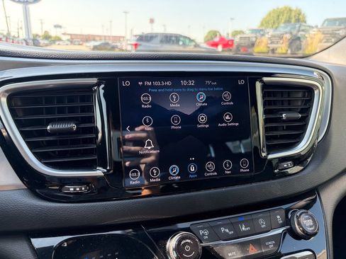 Used 2019 Chrysler Pacifica Touring-L FWD image 30