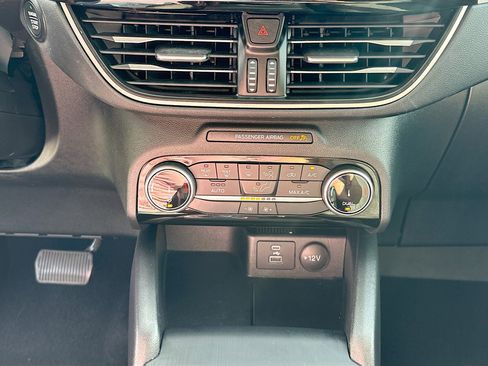 Used 2022 Ford Escape SE w/ SE Sport Appearance Package image 15