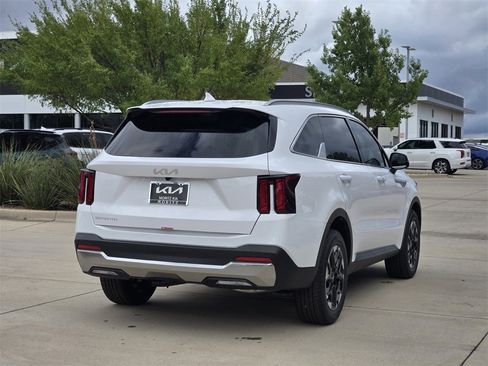 New 2026 Kia Sorento S image 4