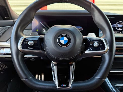 Used 2023 BMW 760i xDrive image 25