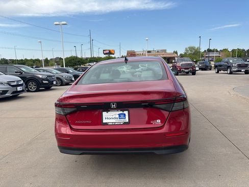 Certified 2025 Honda Accord SE image 6