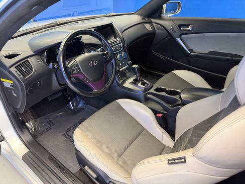 Used 2013 Hyundai Genesis 2.0T RWD image 12