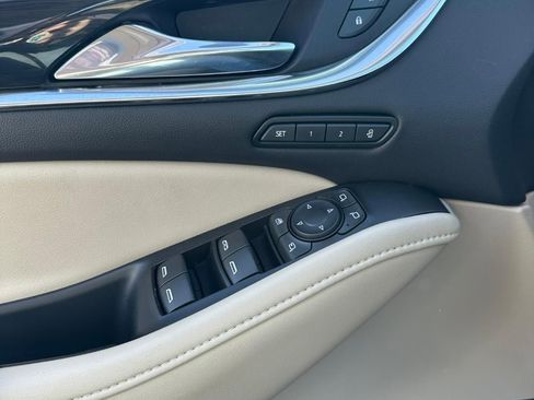 Used 2021 Buick Enclave Premium w/ Sun and Sites Package image 9