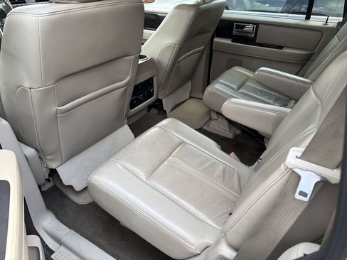 Used 2017 Lincoln Navigator Select AWD/4WD image 6