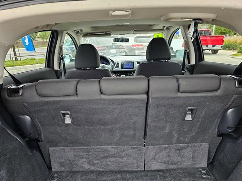 Used 2018 Honda HR-V EX image 19