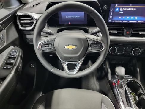 Certified 2025 Chevrolet TrailBlazer LT w/ Convenience Package FWD image 25