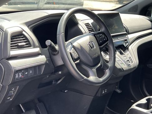 Used 2025 Honda Odyssey Sport-L image 13
