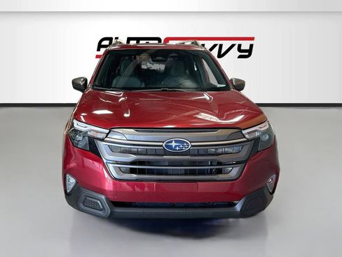 Used 2025 Subaru Forester Premium AWD/4WD image 2