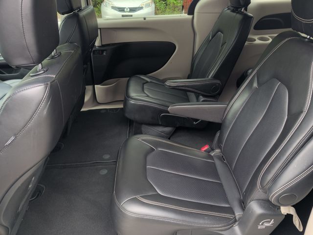 Used 2024 Chrysler Pacifica Touring-L FWD image 26