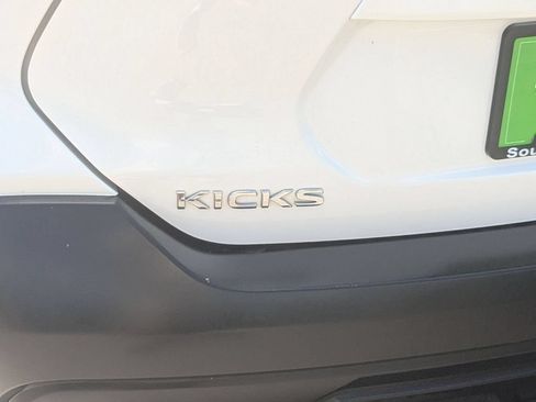 Used 2019 Nissan Kicks SV FWD image 11