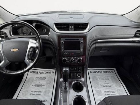 Used 2017 Chevrolet Traverse LT image 16