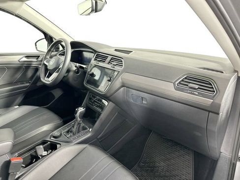 Used 2022 Volkswagen Tiguan SE image 30