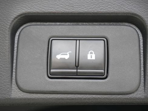 Used 2023 Nissan Rogue SL w/ SL Premium Package image 29