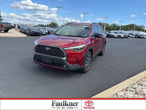 Certified 2025 Toyota Corolla Cross XLE image 3