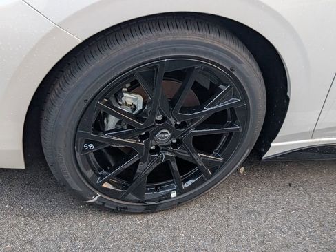 New 2025 Nissan Sentra SR w/ Midnight Edition FWD image 5