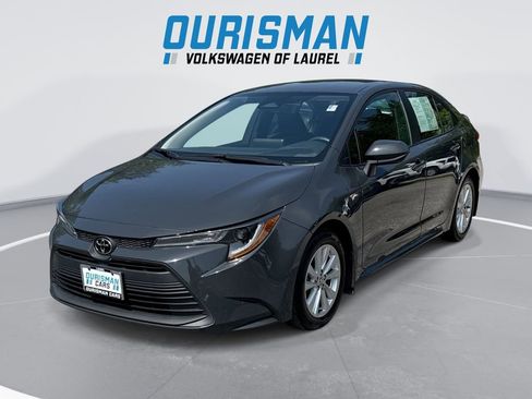 Used 2024 Toyota Corolla LE w/ LE Convenience Package FWD image 1
