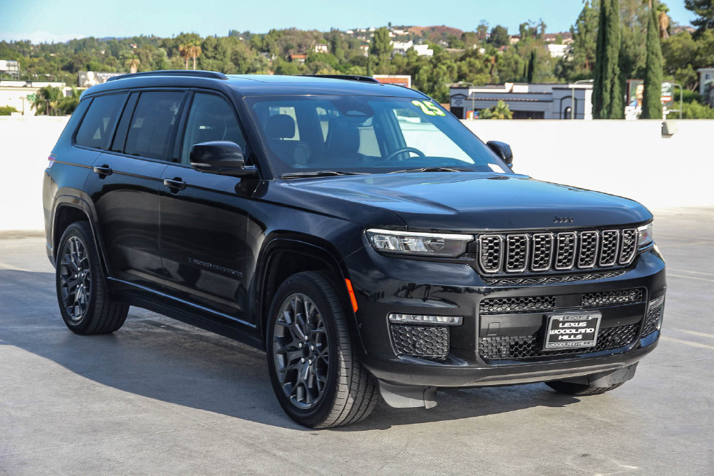 Used 2025 Jeep Grand Cherokee L Summit AWD/4WD image 3