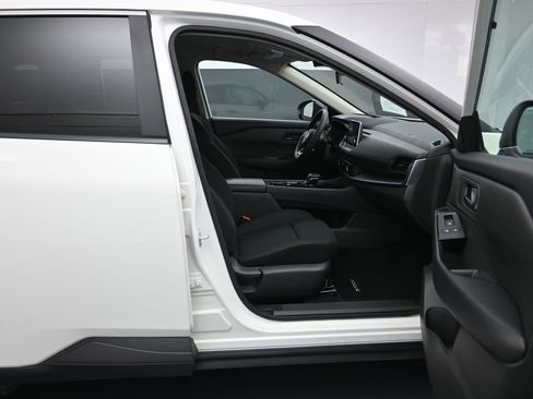 Used 2024 Nissan Rogue S image 25