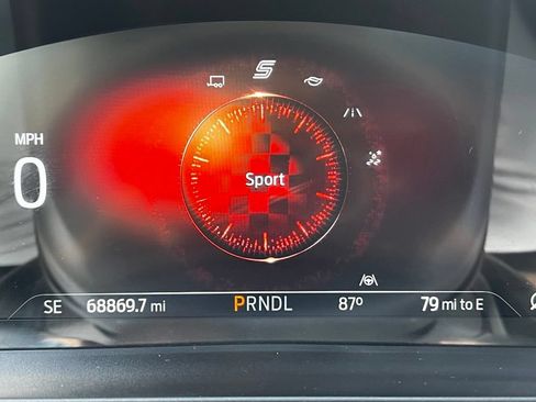 Used 2022 Ford Explorer Platinum w/ Equipment Group 601A AWD/4WD image 32