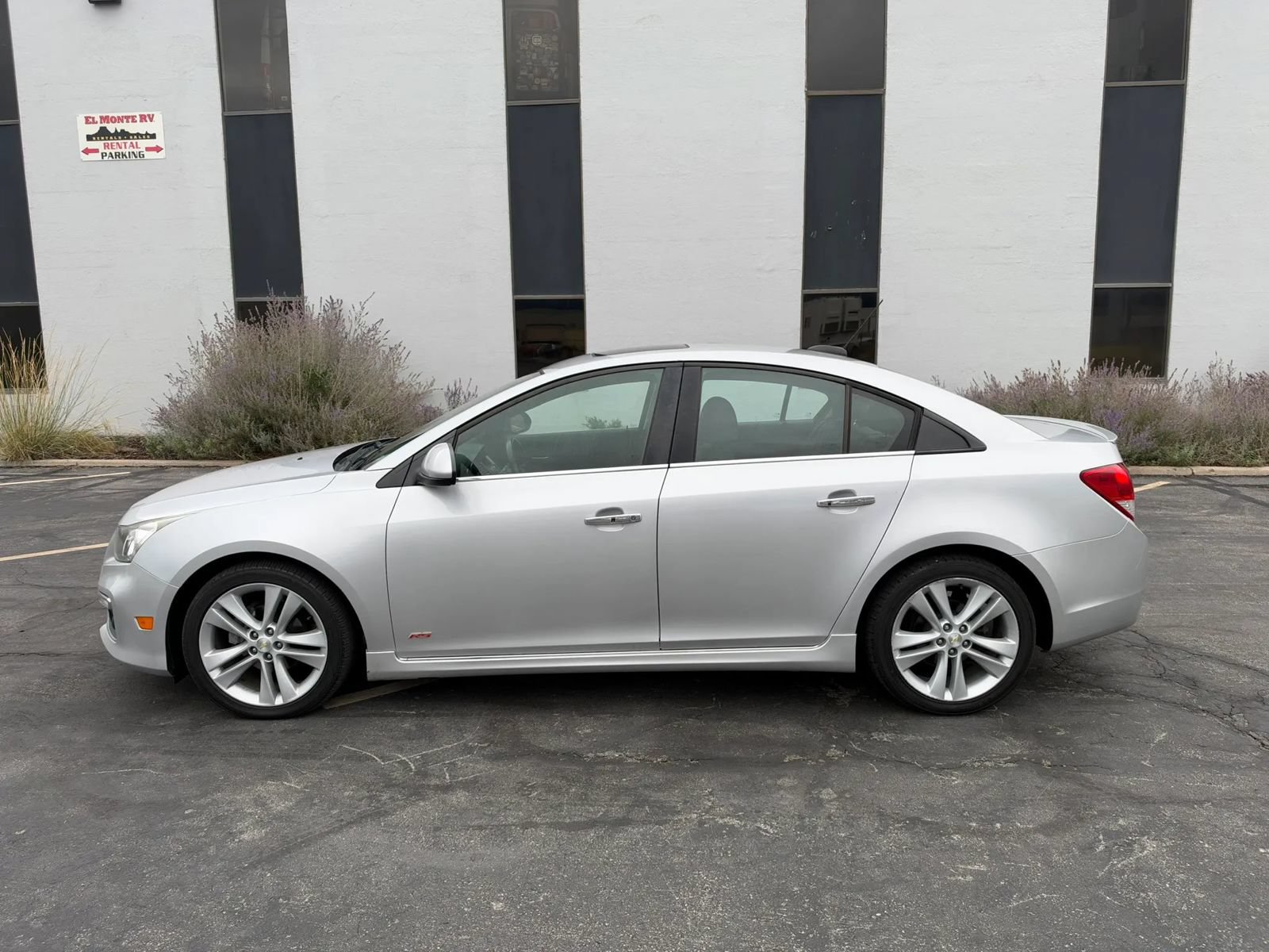 Used 2015 Chevrolet Cruze LTZ w/ Sun, Sound and Sport Package FWD image 2