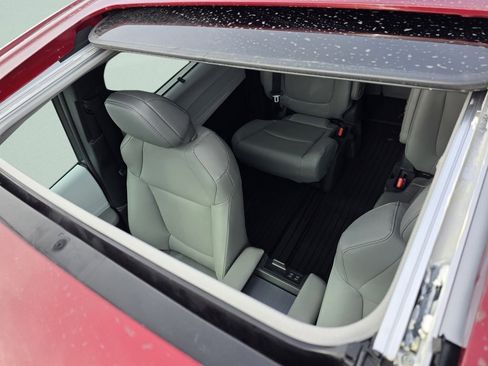 New 2026 Toyota Sienna XLE image 4