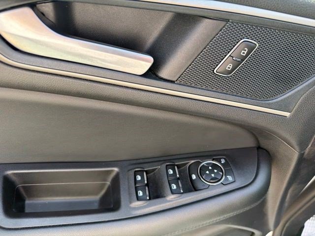 Used 2024 Ford Edge SEL AWD/4WD image 11