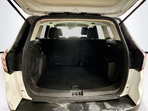 Used 2017 Ford Escape SE w/ SE Cold Weather Package AWD/4WD image 24