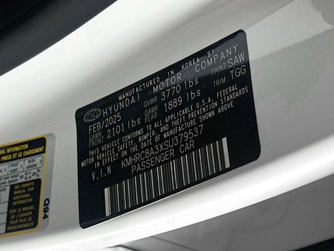 Used 2025 Hyundai Venue SEL FWD image 12