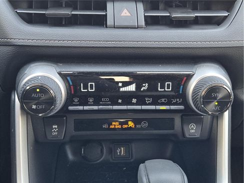 Used 2025 Toyota RAV4 XLE w/ Convenience Package FWD image 17