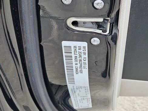 Used 2023 Chrysler Pacifica Touring-L FWD image 22