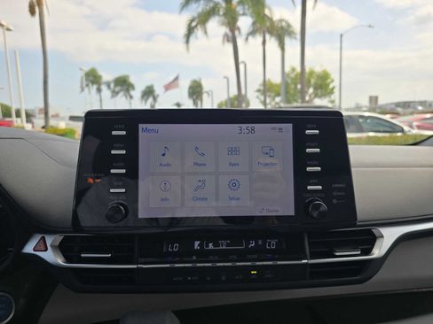 Used 2023 Toyota Sienna LE FWD image 29