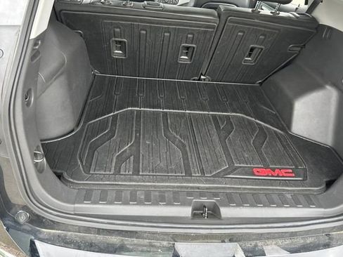 Used 2023 GMC Terrain SLT w/ Infotainment Package II AWD/4WD image 10