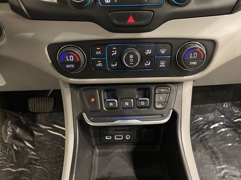 Used 2020 GMC Terrain SLT w/ Preferred Package FWD image 16