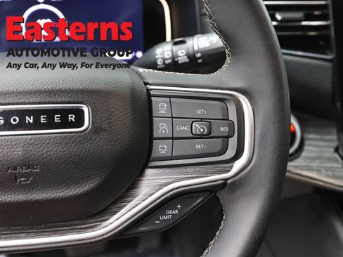 Used 2024 Jeep Wagoneer L Series II RWD image 16