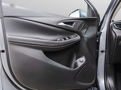 Used 2021 Buick Encore GX Essence image 25