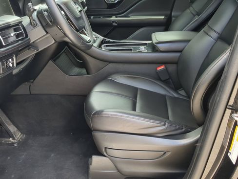 Used 2023 Lincoln Aviator AWD image 10