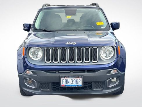 Used 2016 Jeep Renegade Latitude w/ Cold Weather Group FWD image 3